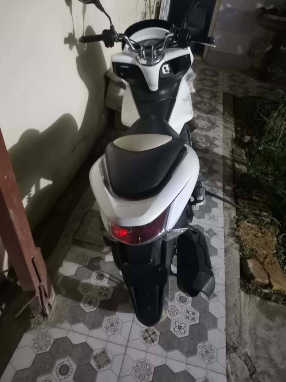 بي سي اكس جيل اول نضافه فول
حساس ستان شغال
حساس ازدحام شغال
حساس عطل شغال
دراجة كامله من كلشي
نقص فقط تايرات تعبانه شويه
السعر مليون ٢٥٠ وبيهة مجال شي بسيط
الجوال:‪0770 222 0382‬
