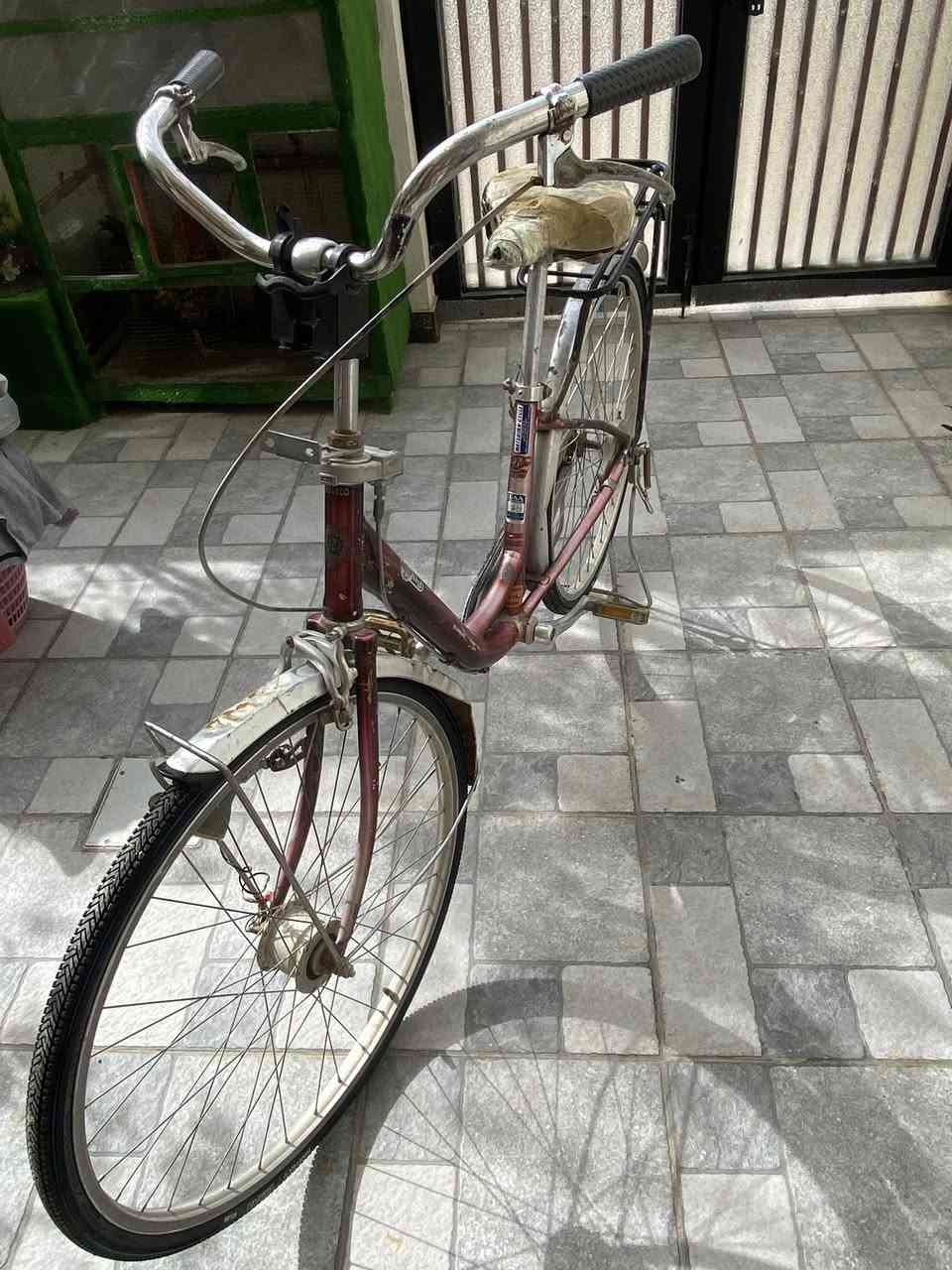 سلام عليكم بايسكل للبيع مشتري 100 بايسكل نضيف تايرات جديد قبل اسبوع بدلتهن كلشي شغل داينمو شغل بس براك امامي يحتاج بس واير سعر 50 مكان بغداد ابو غريب منسيه
رقم ***********
•• تعديل
