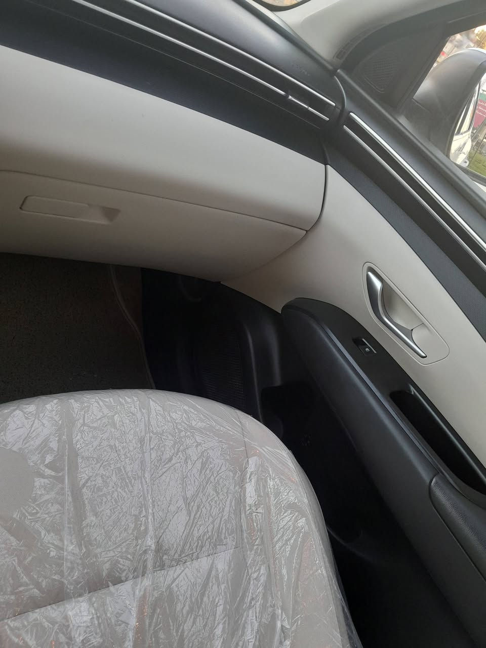 توسان موديل ٢٤ رقم بغداد الدولي مكفوله بيها بارد بسيط جدا وما امبين اصلا مثل ما موضح  بالسونار ماشيه ٤٥ بصمه سايد بريك دكمه كشنات كهرباء قطعتين تبريد بردات تشغيل عن بعد حساس اطارات شاحن وايرلس سبير مانازل وباقي المواصفات المعروفه السعر ٢١٥ بيع او مراوس موجوده بكربلاء هاتف ***********
