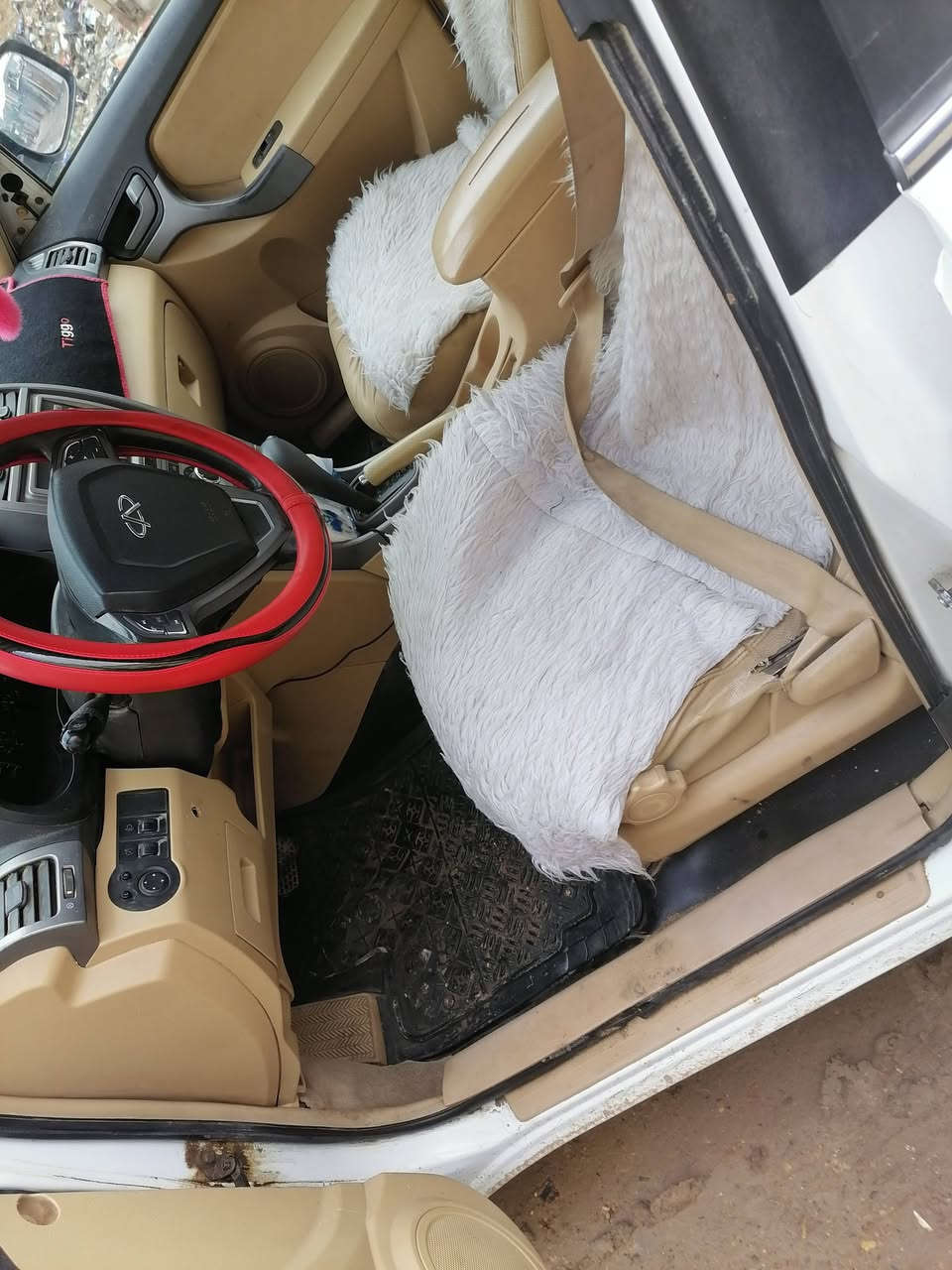 السلام عليكم للبيع تيكو موديل 2013 محوره گير ومحرك كامري بيهه شخطه بل باب الخلفي والدوسه موضح بالصوره رقم بغداد دولي بسمي سعر 47 ورقه مكاني بغداد ***********
