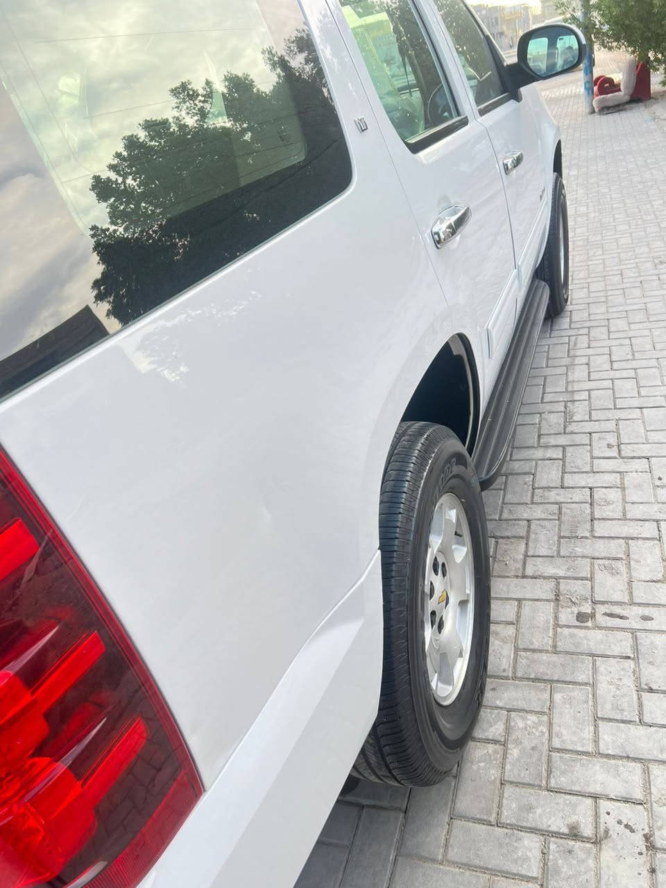 السلام عليكم من رخصه الادمن المحترم تاهو خليجيه مكفوله مديل 2011 بدون كص بدون حادث جاهزه من جميع النواحي مكانها بصره بيها ارقام اصليه شرط اصليه ***********
