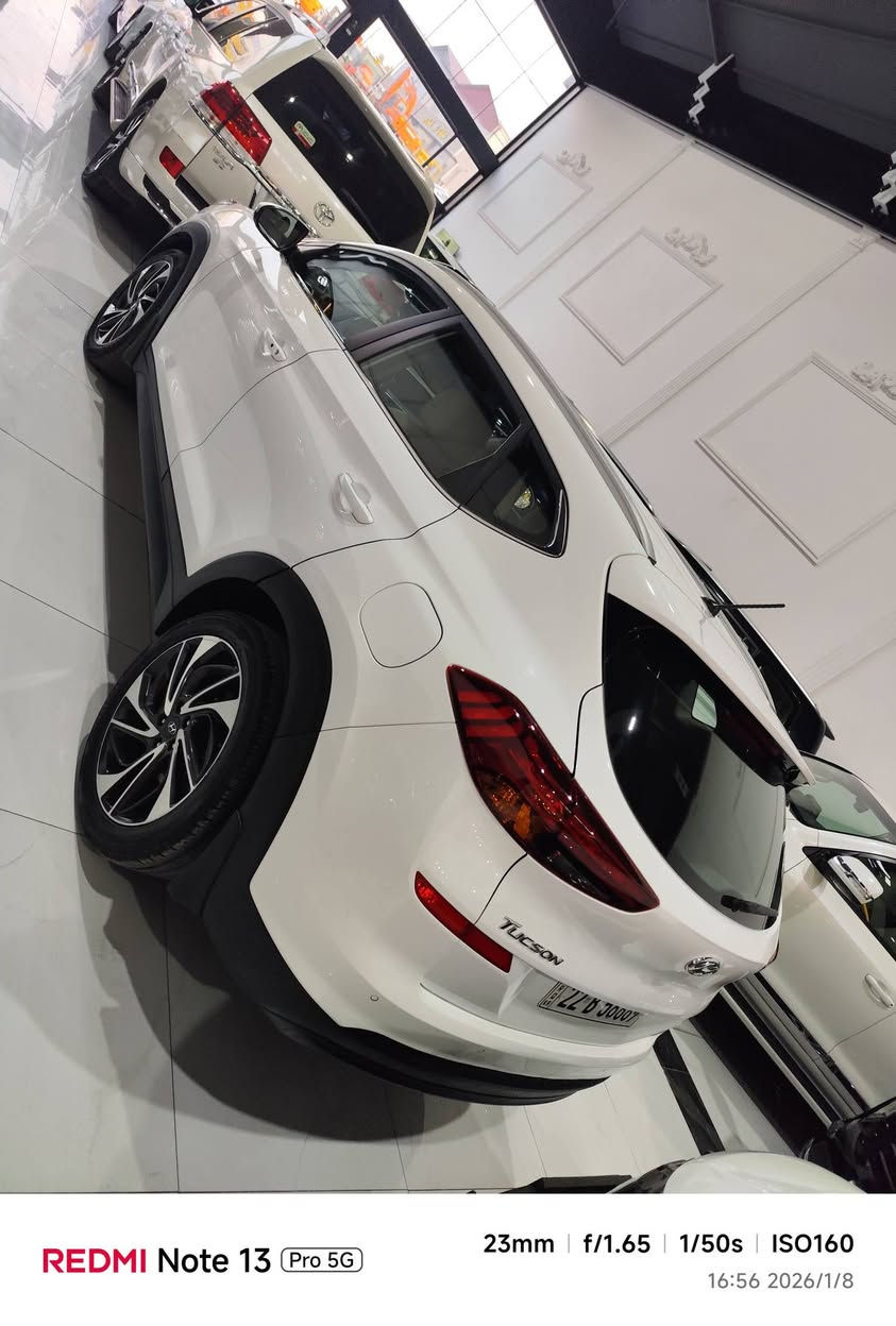 #توسان2019خليجي راقم اربيل دولي سنويه اوراقم جديد ماشيه 100KM فقط🚘السياره جديده ايد واحد من الشركه مواصفات ✅
2-بصمه عدد 2 بصمه ابواب دخول ذكي✅
2-مري شفط ثلاجه بل جكمجه ✅
3-حساسات خلفية✅
4-لايت زينون + LED✅
5-كشافات كشن كهربائي ✅
6- 4 دسك✅
7-قبضات أبواب من الألمنيوم✅
8-اريل  ✅
9-شاشة وسطيه+وكامره✅
10-مثبت السرعة Cruise✅
11-أوضاع القيادة  Drive Mode (ايكو-سبورت-نورمال)✅
12-قطعتين تبريد✅
13فول فول تحكمات ستيرنج جهتين
14-نضام ABS
15-اشارة في المرايا الجانبية✅
16-مخرج منفذ الطاقة ✅
سياره بيها فقط شبر بارد قبق الصندوق 
مكان السياره بدهوك للسعر واستفسار اتصل *********** بي وتساب هم
