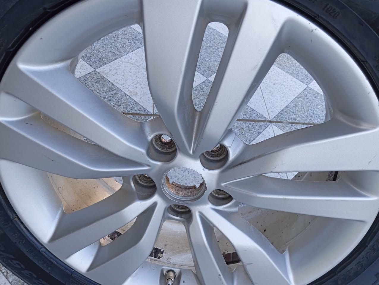 للبيع ويل وتاير سورنتو مكفول ***********
