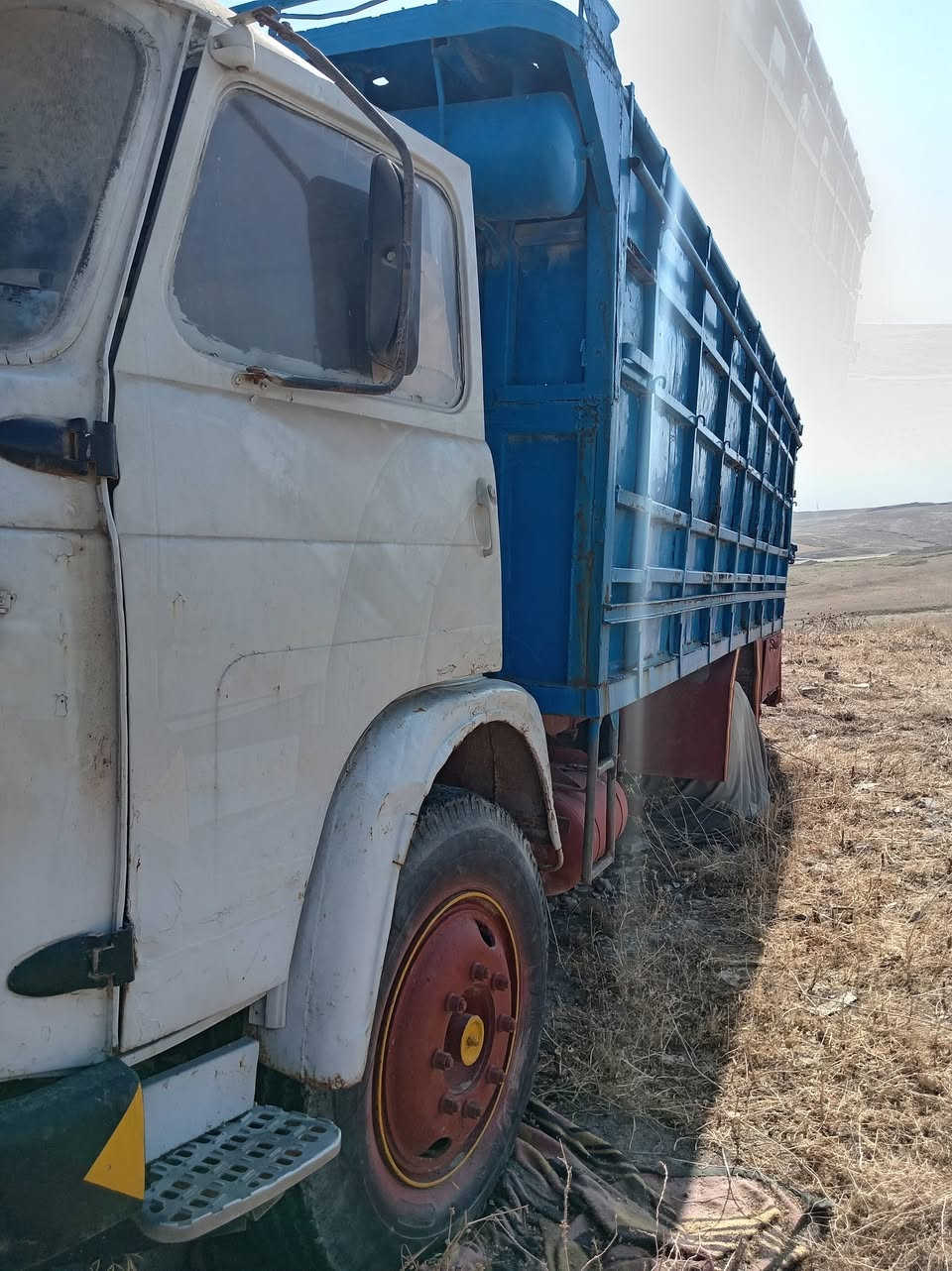 لوري صلاح الدين للبيع شرط شاصي مكينه وكير وكسن  شرط ما مفتوحات شرط شغاله تصال ***********بي واتساب
