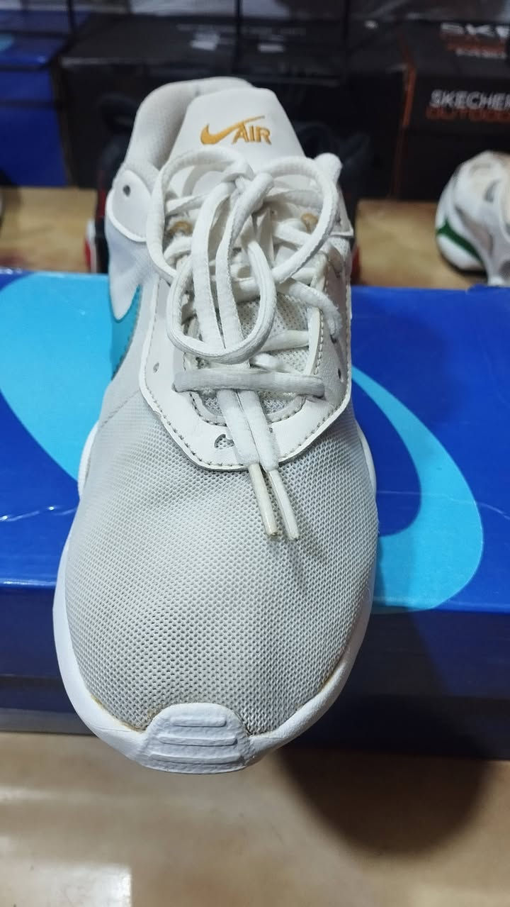 نايك اير ماكس اندنوسي وكاله..قياس 40...25c...السعر 20 الف مع التوصيل..للحجز عالواتساب..***********...
