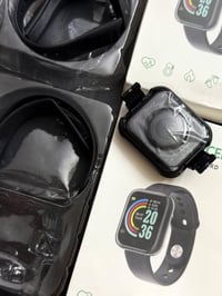 ساعتين • جديدات • بدون شاحن