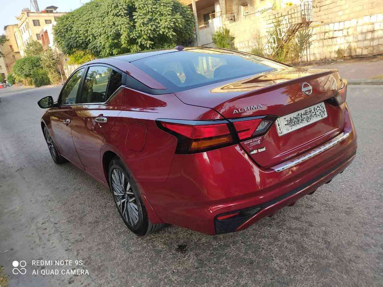 Nissan altima 2023 
مواصفات sv معروفة 
كشن كهربائي 
لايتات ليد 
رادارات ٣٦٠ 
يدات ابواب نيكل 
ماشية ٣٦ الف ميل 
سنوية جديدة  
رقم جديد 
سيارة جديدة ممحتاجه مصرف 
حادثها موضح بالصور قطعتين صبغ فقط 
ايرباك ستيرن فاتح 
سعرها ١٥٧ وبيها مجال للشراي 
***********
