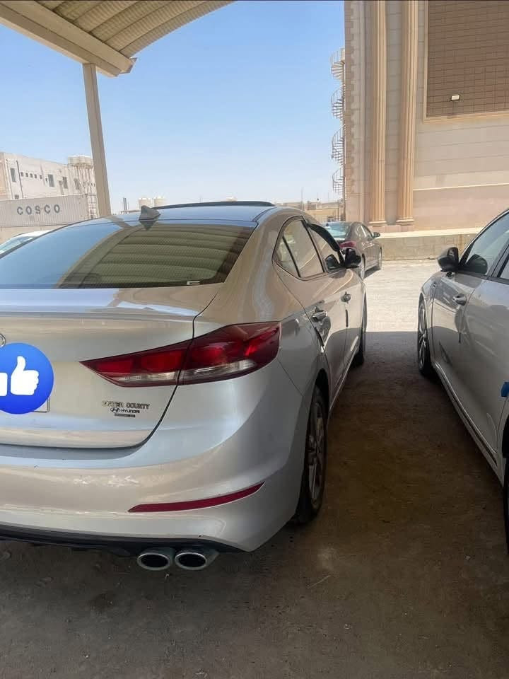 النترا ١٨ امريكي فول بصمه فتحة ويل كب ليبل واحد بدون تبديل بدون صبغ بدون ايرباك حادثه تبديل دعامية وبدنه فقط 
السياره حرة بأسمي 
ماشيه ٨١٠٠٠ تخم تاير جديد 
كفالة محرك وكير وتبريد ثلج بس بيها ملاحظات بسيطه 
السعر ١٢٥ وبيها مجال 

***********
