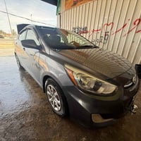 اكسنت امريكي 2016   ماشيه 90 الف ميل  محرك 1600  حادثها تخريب ضربات با...