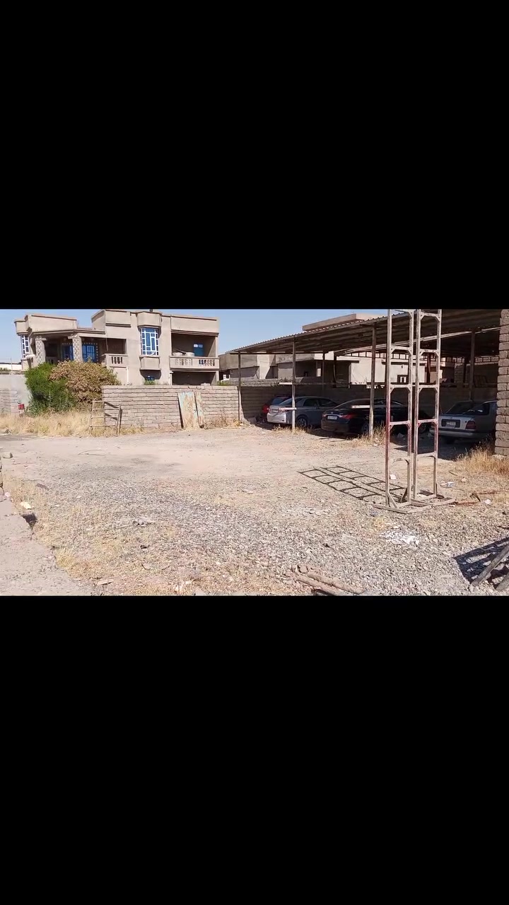 السلام عليكم
ساحة للبيع ركن تجاري على الشارع العام في بعاجه مقابل مدرسة بعاجه الابتدائيه تحتوي على سقيفه و سياج 
الاتصال على الارقام 
***********
‏‪***********‬‏
