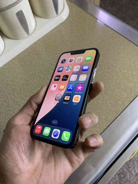 ايفون 13 برو  السعر 325 الف
الون سلفر 
الجهاز نضيف 
وتر بروف ممفتوح نهائيا 
مداخل تصليح 
بطاريه 91 اصليه 
ذاكره 256
فيس ايدي شغال 
نت تصفح كامرات لمس كله شغال 
فقط شريحه عطلانه
مكاني البياع 
رقم ***********
السعر 325 الف
