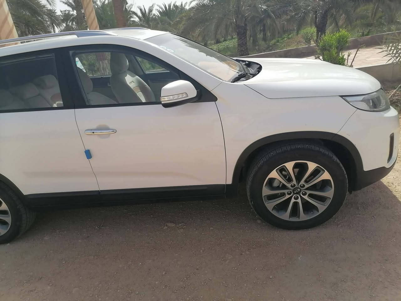 السلام عليكم سورنتو للبيع
موديل 14 خليجي 
سته سلندر   7 راكب 
حجم المحرك 3500
ماشيه 150
فول مواصفات 
سياره جديده 
ومكفوله كفاله عامه من الصبغ والبارد والشخط 
رقم مثنى انكليزي 
مكان السياره السماوة الرميثه 
رقم صاحب السيارة ***********
