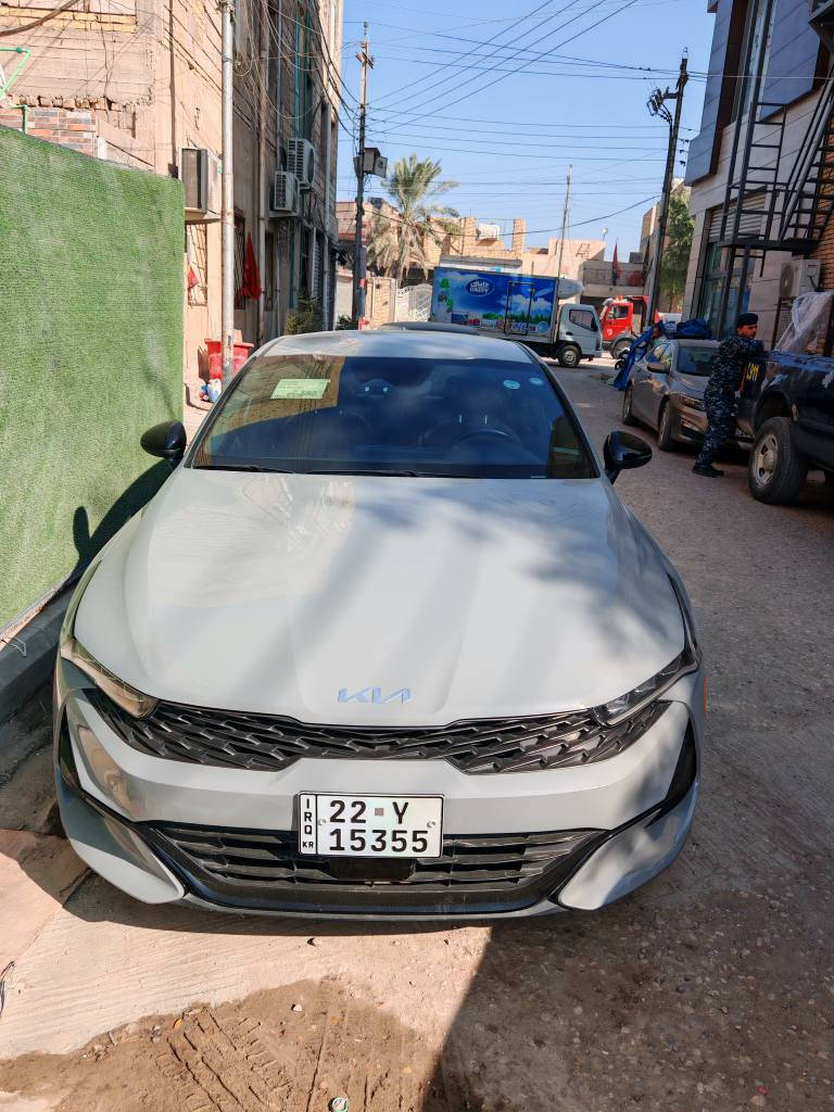 سيارة k5 سمنتي موديل 2024
ماشية 30 الف 
السيارة جاهزة وكاملة من كلشيء مابيها اي نقص
تريد وكالة او مداور ثاني يوم
مواصفات السيارة معروفة
بصمة ابواب
دخول ذكي
رادار حوادث
تحديد مسار
مثبت سرعة
4 وضعيات قيادة
اشاير بالمري
سايد بريك بصمة
اوتو هولد
دواخل ماروني

ضربتها خليفة جنطة 
والجاملغ الخلفي دحجة خفيفة 
للاتصال 
*********** ناصرية, ذي قار
