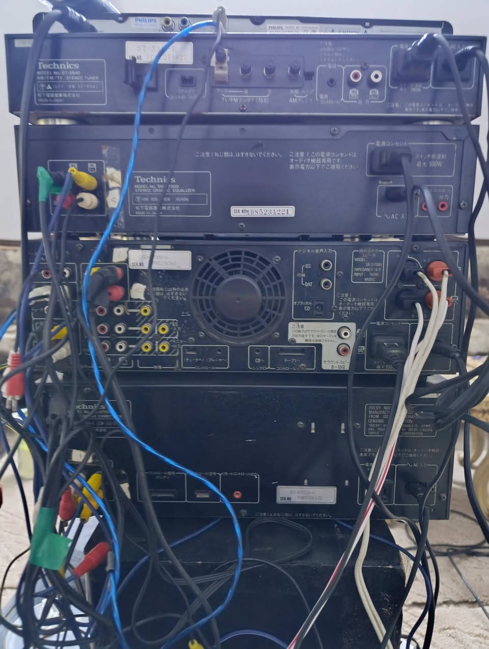 منرخصة الادمن سستم  تكنكس 7000. اربع قطع نقص CD. شغال بالكامل مع السماعات الاصليه للاستفسار على الخاص او واتساب ***********.
