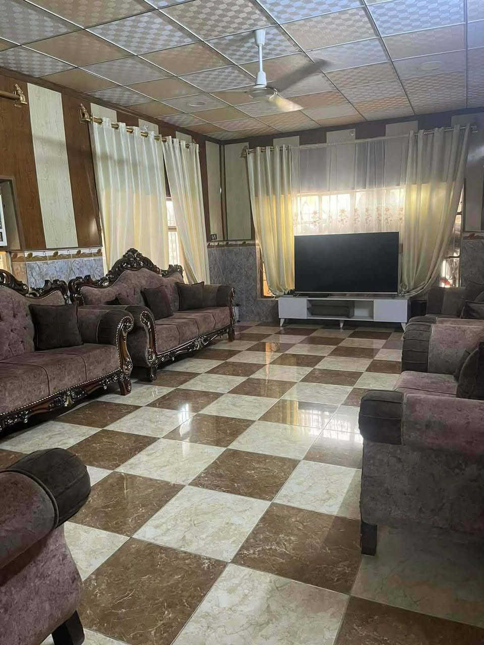 إعلان رقم ١١
دار ٢٠٠م٢ حي الشهداء،قرب شارع الامير
طابو ملك صرف 
طابقين :استقبال،مطبخ، ٢ صاله، ٤ غرف نوم،٣ مجموعات صحية
سيراميك ارضي وجداري وسقوف ثانوية
للإستفسار الإتصال على الرقم ***********
