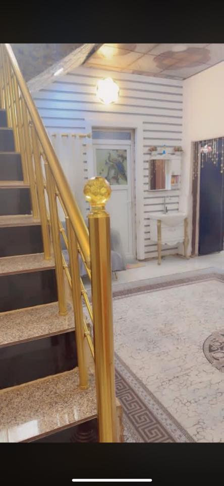 دار للبيع طابو زراعي المساحه ١٢٥ متر يحتوي على غرفه نوم وصاله ومطبخ وحمام داخلي وحمام خارجي واستقبال وطارمه وطابق ثاني يحتوي ع صاله وحمام العنوان كوفه حي ميسان قرب سكله الكرعاوي لاستفسار ع هذا الرقم بي وتساب ***********
