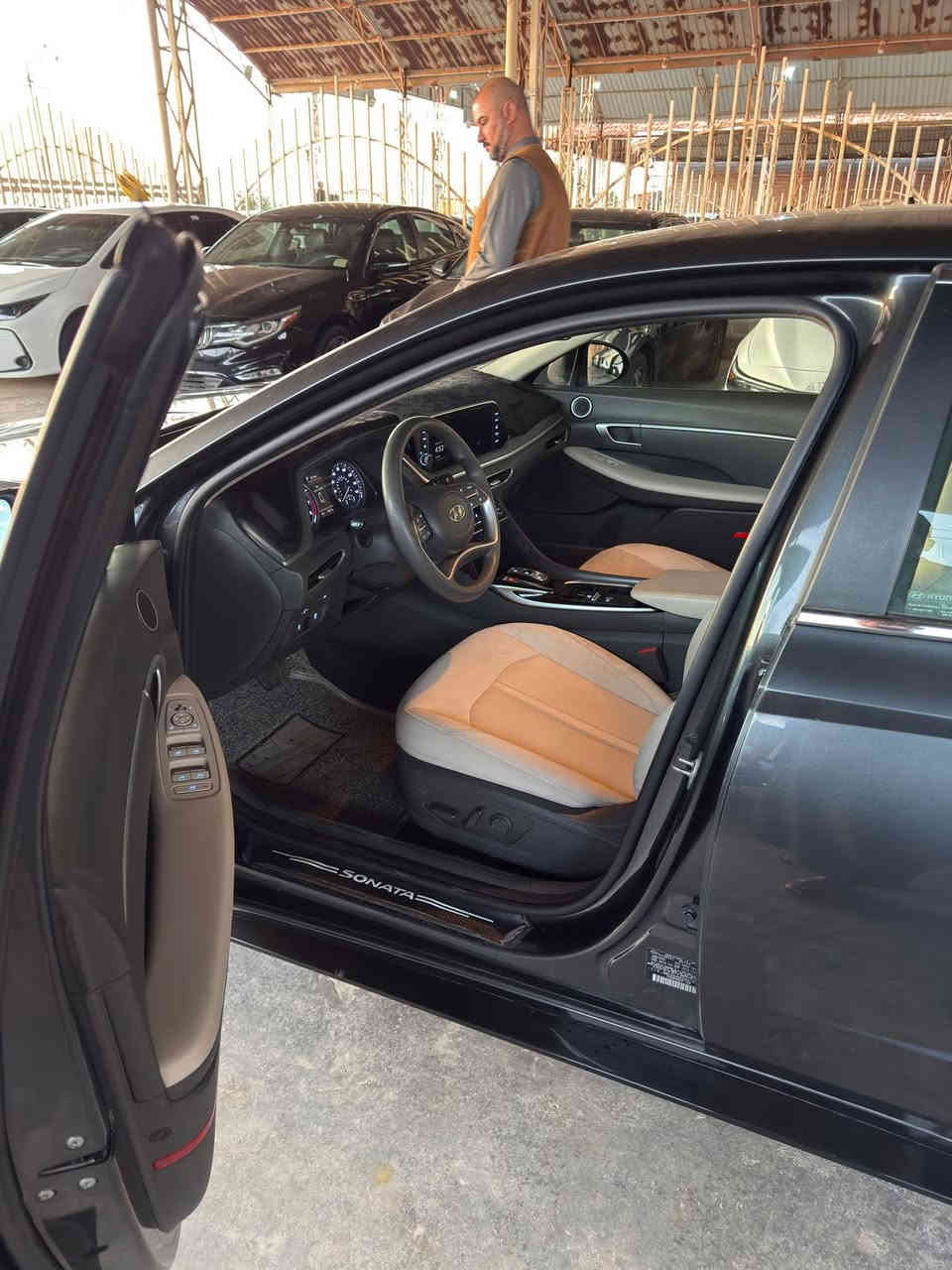 سلام عليكم سوناتا مديل (23).    المواصفات سبورت لون رمادي الحادث بنيد فقط بدون عابر بدون ارباك لغدة شاصي بدنة امامية راديترات كفالة على وظع الشركة مثنى معوقين وكالة عامة من المالك للمشتري وتعهد خطي ومستمسكات وباركود بصمة وبصمة بوب وبصمة جنطة وتغيل عن بعد سايد ابريك كهربائي شاشة لمس رادارات جانبية وامامية وخلفية مانع تصادم كشن السائق كهربائي اشارة بل مري الجانبية ويل كروم مانع انزلاق تحكم ستيرن جهتين لد نهاري لايت زنون بلاد عالي ناصي كير لمس دكم وبعد هواي موصفات بيهة ترهم مراوس ونقد وقصد حسب التفاق واتساب )***********)اتصال )***********)
