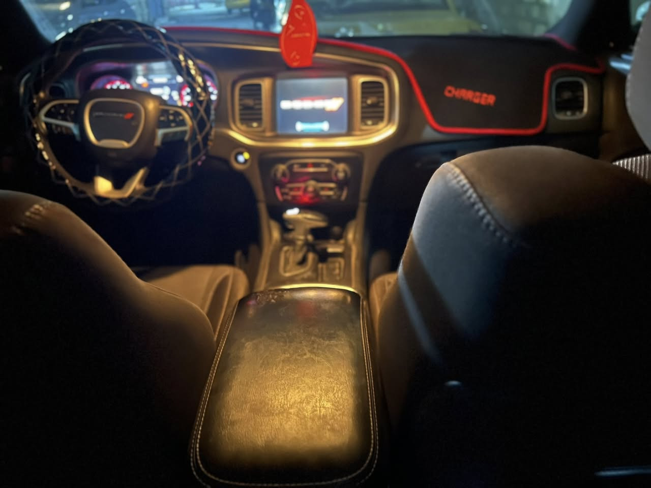 سلام عليكم 
تشارجر.   فة    اي اكس. تي.    موديل. 16 سيارة جاهزة 
مكينه كير حداديه 
سياره مكانها بغداد 
رقم بغداد 
تحويل مباشر 
سياره فول مواصفات ما عدا الفتحة 

سيارة شاشه كبيره 
كامره خلفيه 
كششنات كهربائي خزن. 
نضام رياضية 
وغيرها من المواصفات  كلشي ذاكره وبيها فديو موضحة للسيارة 

سيارة عرضها 160$ قفلً 
سياره قطع الموجودة بل حادثها هاي كدامك 
التواصل وات ساب 
***********
