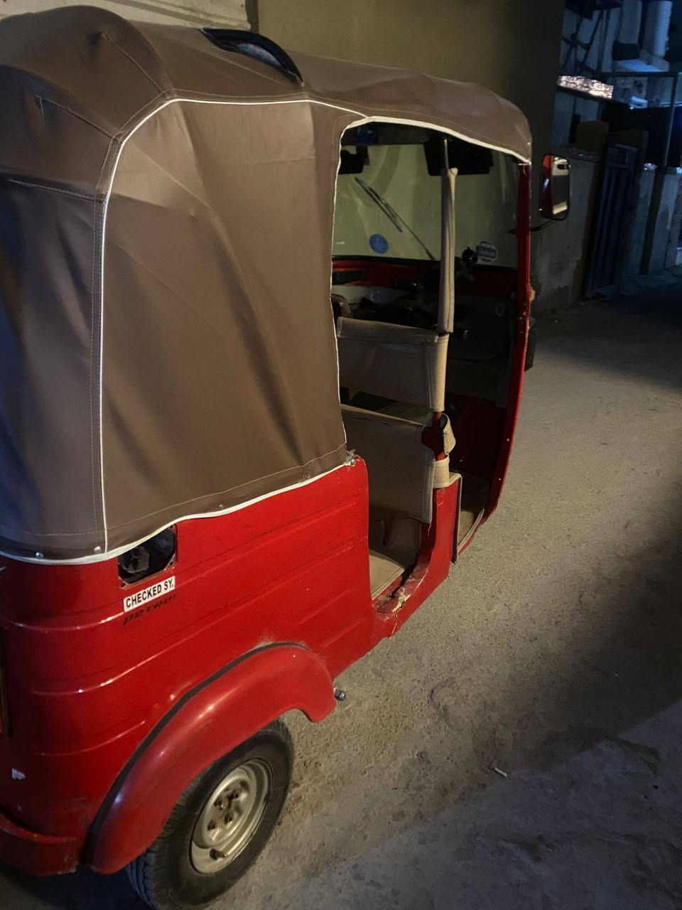 السلام عليكم تكتك 18 اوراق مكينة مجفتة جديد بيهة ضربة بل صفحة موضحة يرادلهة تعمير قليل  مكاني الدورة شارع ستين ***********
