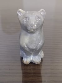 قطة حجرية • نحت يدوي • ٩×٧ سم