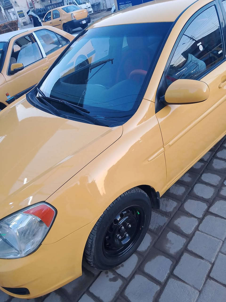 السلام عليكم سياره اكسنت موديل 2011 المقدس وارد امريكي ضربتها باب السايق وقطعه شبر بل حوض الرقم بغداد سياره كلش نضيفه محركها 1600 شاشه + كامره وتبريد وتدفئه وما بيها أي نقص  للتواصل ***********
