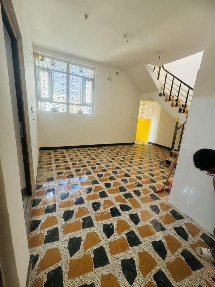 بيت للايجارغرفتين نوم وصاله واستقبال ومطبخ وحمامات 2وطارمة كبيرة وسطح كبير .حي الفارس شارع حسينية الامام الحسن غير موجودين عالفيس للاتصال***********
