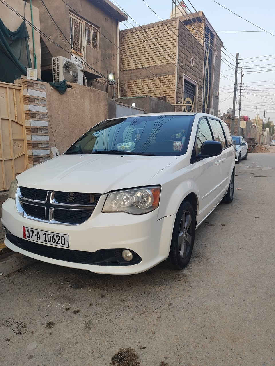 السلام عليكم
دوج كرفان موديل 13 رقم مثنى اجرة كير ومحرك جديدات شادهن سنويه باسمي لل29 تدفئه تبريد كله شغال دوشمه وكاعيه جديدة حداديه نص عمر السيارة مصبوغه عام لغرض تبديل الرقم اجرة مكان السيارة كربلاء 
***********
