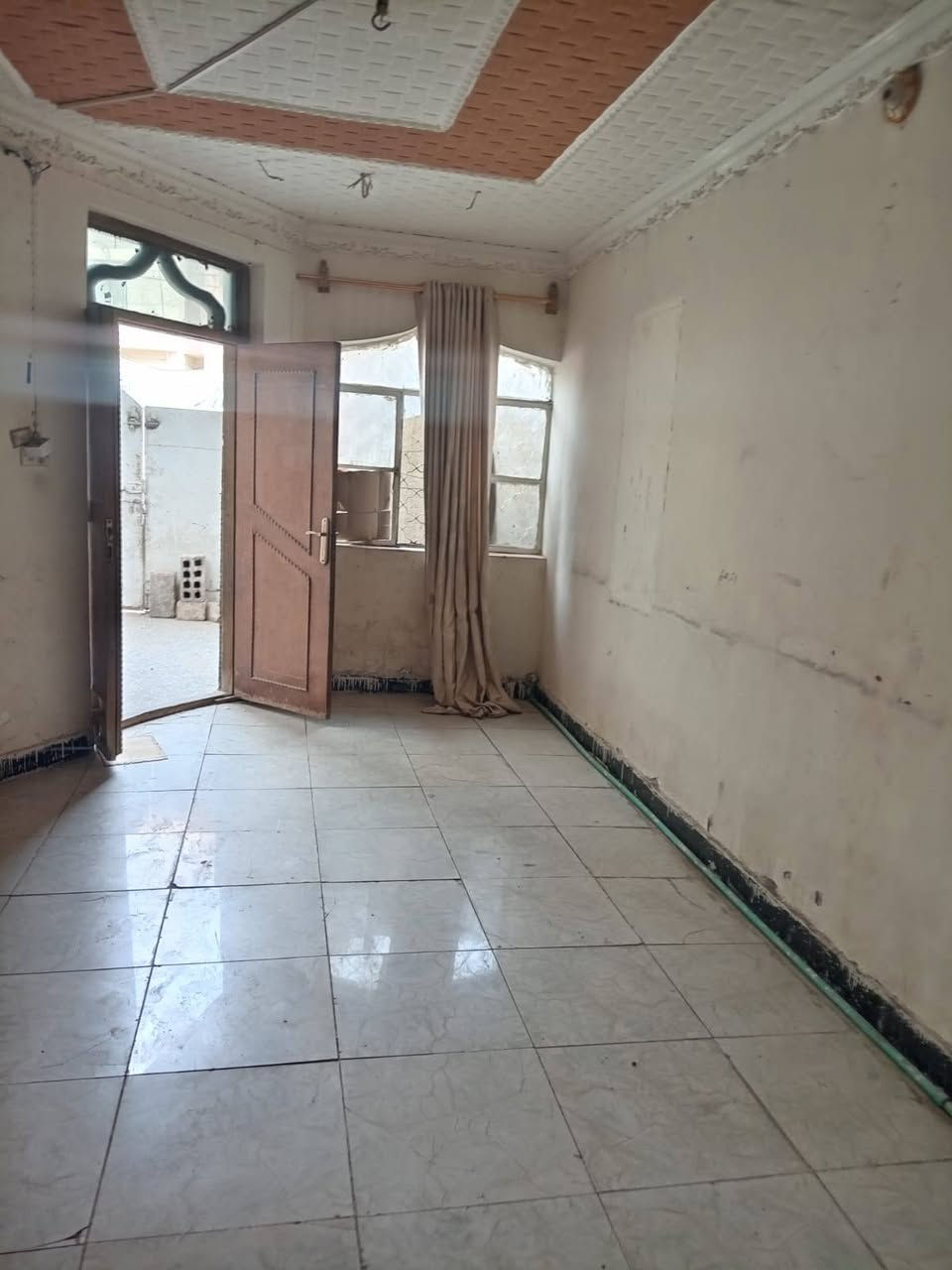 يالله بيت للبيع كما موضح بل فيديو طابو صرف المساحه 80 متر طابقين غرفتين وصاله او استقبال او مطبخ صحيات داخليه او خارجيه البناء درجة أوله صب كونكريت مسلح نزال او سكف طابوك العنوان كربلاء طوريج مقابيل ابو هاشم /
مراجعت مكتب الابداع العنوان شارع الحوالي قرب مطعم قنديل *********** /*********** واتساب تفاصيل أكثر اتصل
