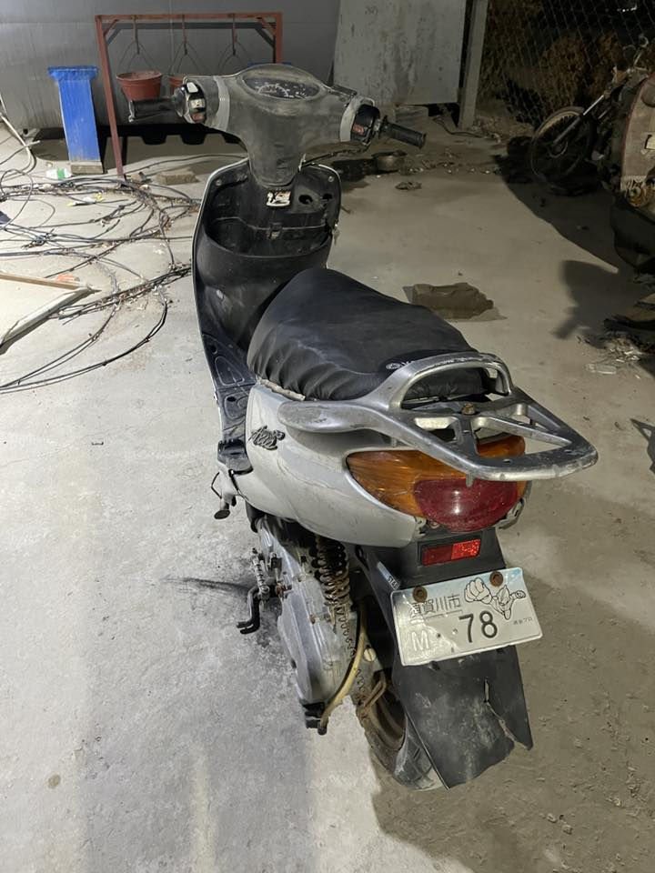 دراجه اكزز 100 مكينه ما مفتوحه نقصهة بس صالنصه الدراجه شغاله العنوان دوانيه مركز المدينه ***********
