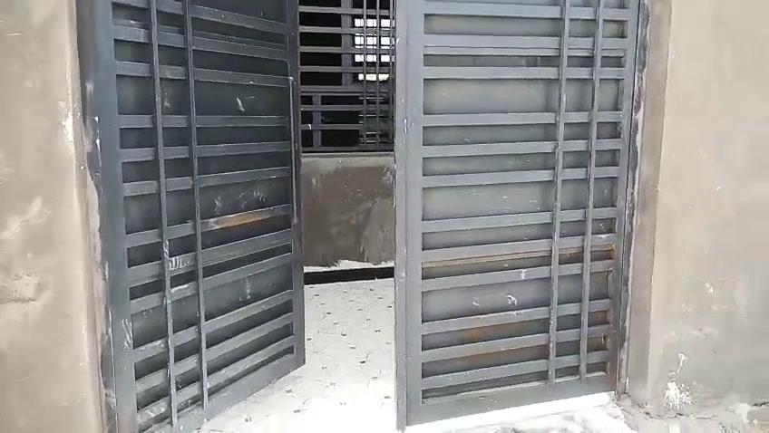 بيت زراعي 100متر حي الوفاء مقابل حي الفداء جهة الهولندي السمك مفتاح شغل درجه اولى غرفه وصاله ومطبخ واستقبال وصحيات السعر50وبي شويه مجال مراجعة***********
