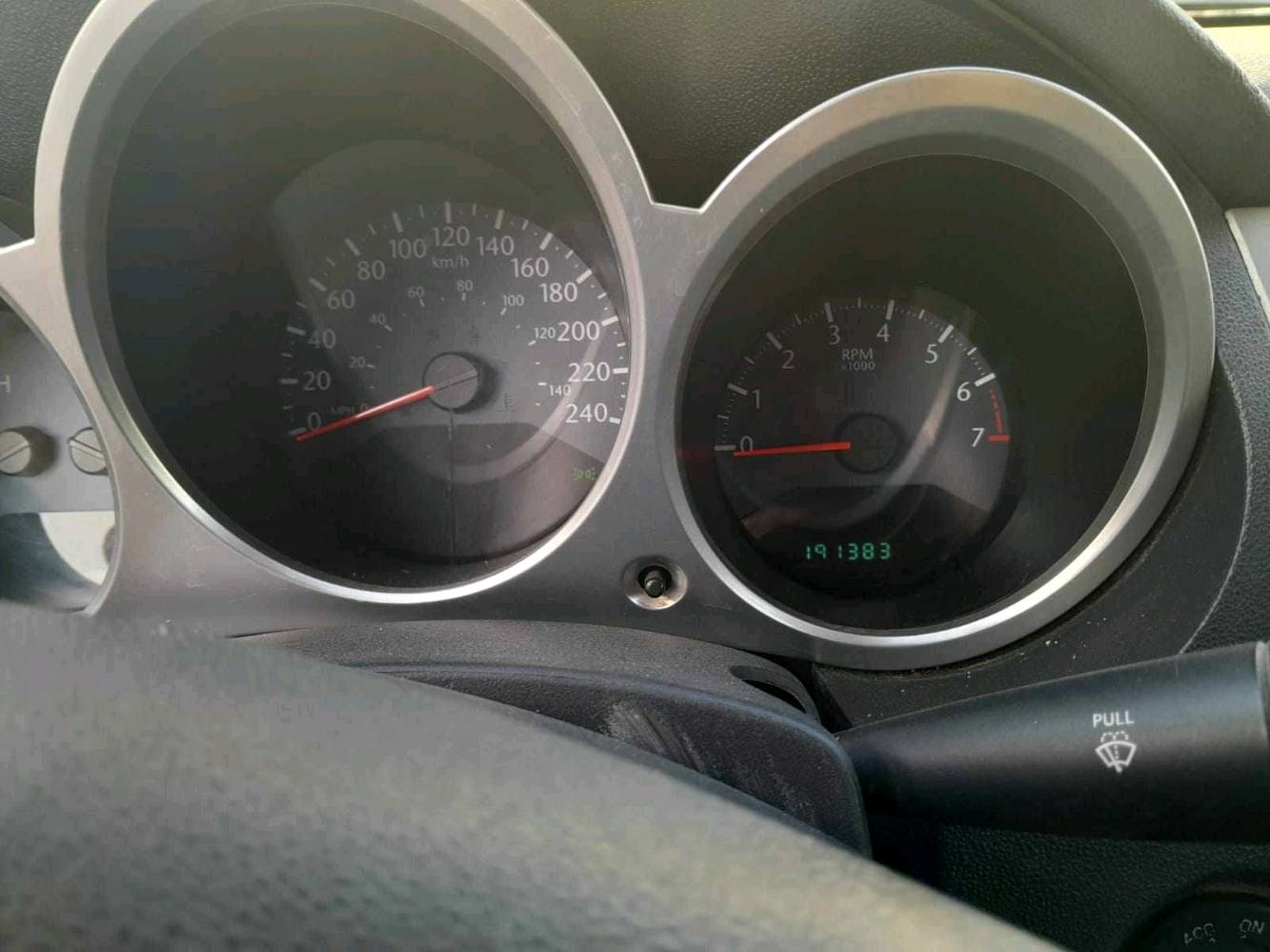 تفاصيل السيارة:  سيارة  C200 كرايسلر سبرينغ موديل 2010
مواصفات السيارة:  فتحة سقف تحكمات ستيرن محرك 6 سليندر 3500 گير اوتوماتيك 
بيها طخطخات بس مواصلة للدواخل والسيارة بيها
تلحيظات + الرقم الماني  
الللون ابيض بي جراد 

للاستفسار:  ***********،  ***********بي واتساب