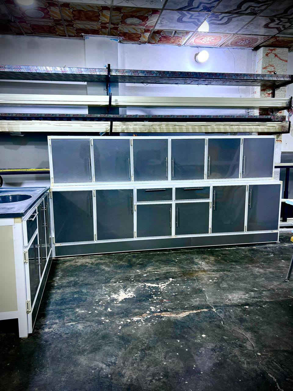 تحطيم الاسعار بمناسبه رئس السنه
كونتر.  جديد وليس مستعمل 
ثلاث قطع.   قياس 3 امتار 
سنك. متر ونص 
     سعر.    475 الف.   سعر ثابت بدون اي معامله 
محشي كامل بنل رفوف وسقف وارضيه 
لون الكونتر بوري ابيض  والبوب رصاصي فاتح
   العرض   فقط.  ل  5 ايام. 
العنوان.   8 شباط داخل فرع. معمل راشي الرشيد 
     معمل محمد الكردي.  تسئل يدلوك 
او اتصل ***********.  بي واتس اب
