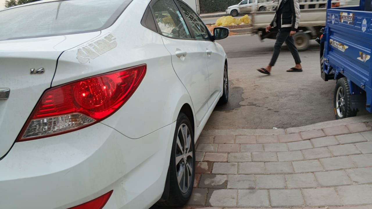 السلام عليكم هونداي اكسنت موديل 2015 خليجي ماشيه 31,000 حقيقي شرط الفحص مقفوله كفاله عامه فول مواصفات ما عدا البصمه السعر ب 120 ورقه وبيها مجال بسيط سياره بوضعيه الشركه تايرات الشركه جواها 
للاستفسار على رقم الهاتف 
***********
مكان السياره بغداد شارع فلسطين
