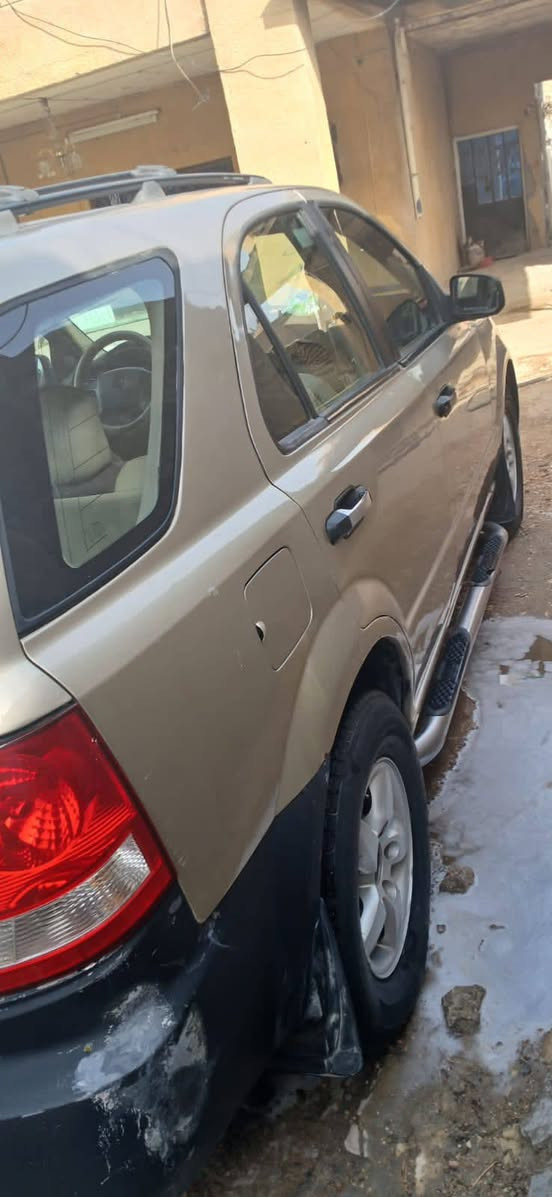 سورنتو مديل 2006 للبيع
السيارة مصبوغ حزام بدون حادث رقم بغداد صدامي تحويل ثاني مكينه وكير بطه بالصندوك كلش نضيفة وجاهزة للاخير مابيها اي نقص تاريك للبصرة شلعه بطناش اشك الكاع مكان السيارة بابل 
السعر 75 بيها مجال حك الجية 
رقم الهاتف ***********
