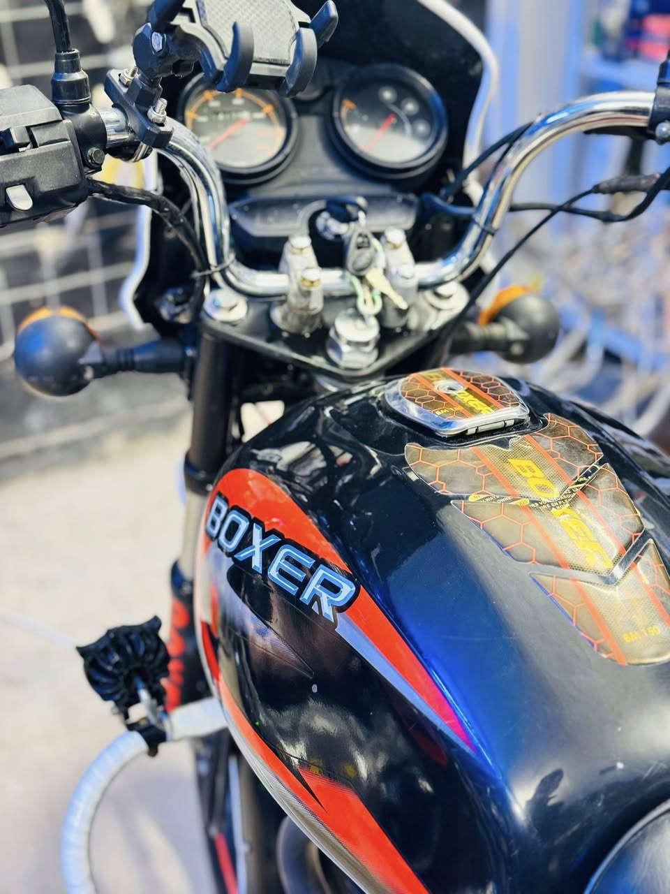 ياالله السلام عليكم بوكسر 23رقم وسنويه بغداد ب2وبيها مجال للطيبين مكان ديالى الخالص ***********
