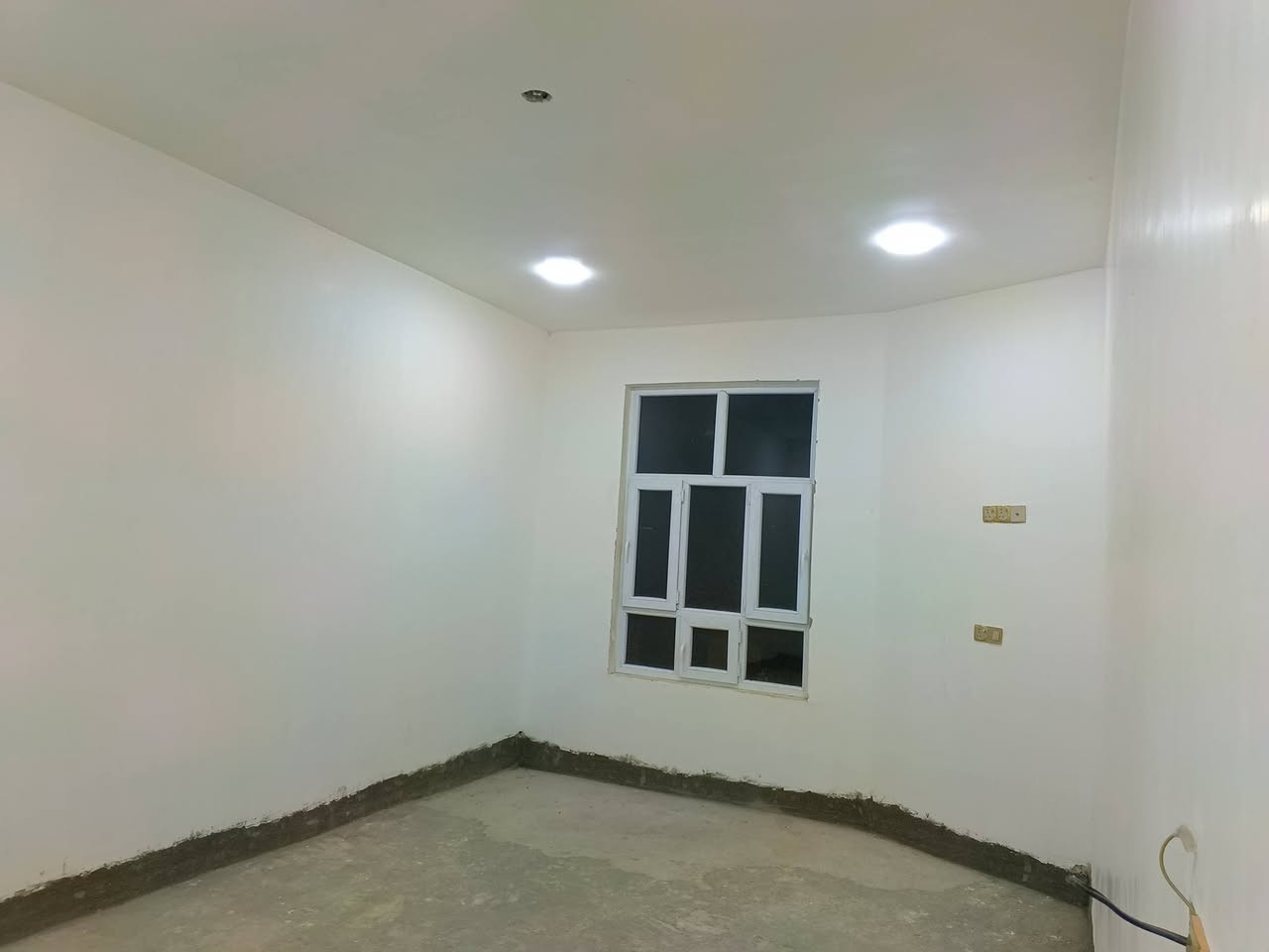 السلام عليكم مبيضجي شغل درجه أولئ جميع مناطق بغداد الكرخ جص وابياض المتر 6 تصفير حمامات ومطابخ المتر 7 تشميع داخلي 2 رقمي بيه واتساب ***********
