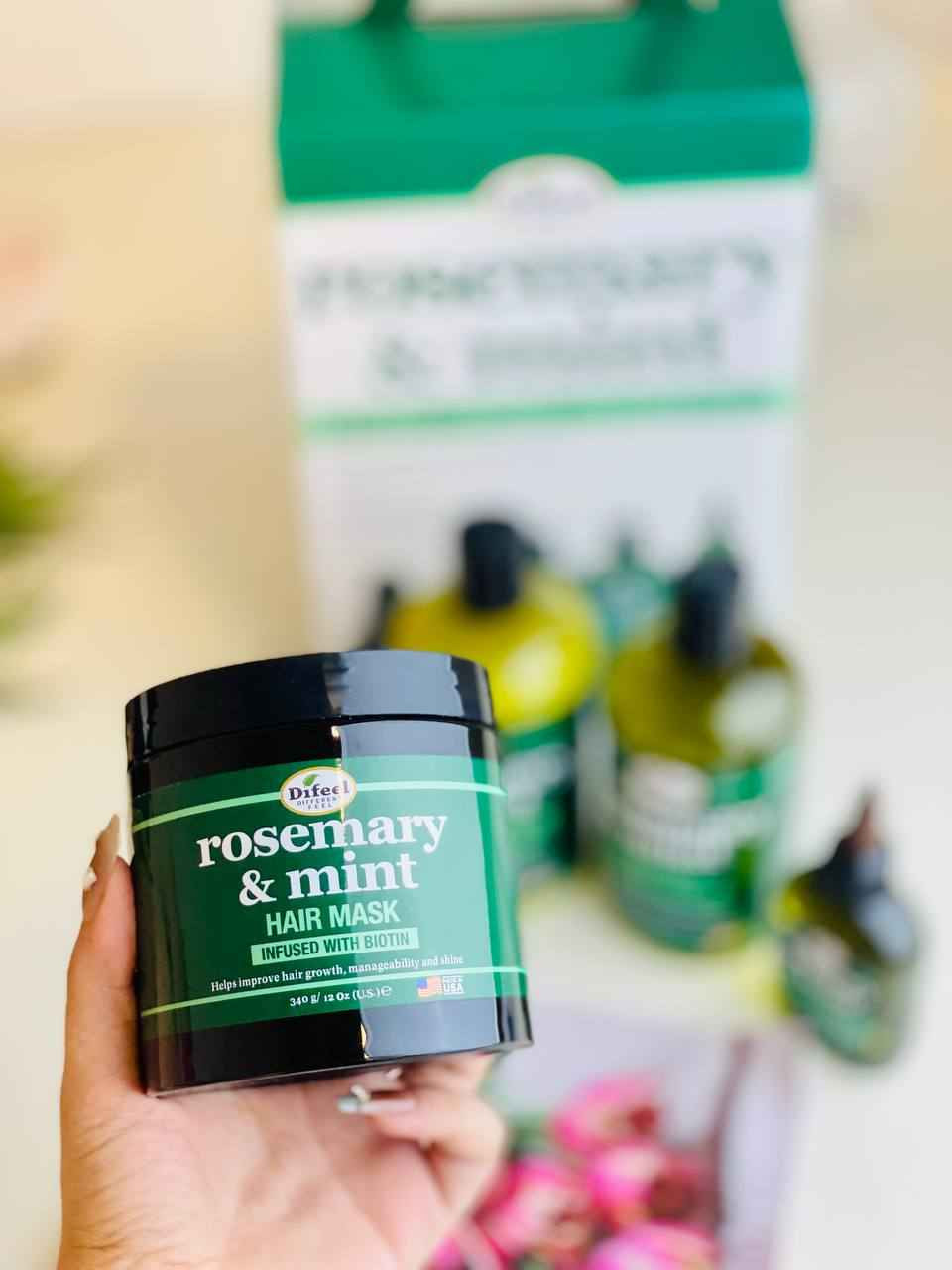 Difeel 
rosemary & mint
وفرنا لكم مجموعة 
الروز ماري براند من شركة ديفل
الاصلية الامريكية 
اقوى مجموعة لعلاج جميع مشاكل الشعر تتكون المجموعة من زيت وشامبو وبلسم اكليل الجبل والنعناع 

1. شامبو روز ماري Difeel 
مقوي للشعر غني بإكليل الجبل والنعناع و المكونات العضوية المعتمدة مثل زيت جوز الهند وزيت بذور باباسو لتنظيف شعرك بلطف غني بالبيوتين لتقوية الشعر يعيد صحة الشعر الضعيف أو الهش يوفر ترطيباً مكثفاً مناسب لجميع انواع الشعر يوقف التساقط ويقوي بصيلات الشعر ويزيد كثافته ويعطيه لمعان ورونق وعطر فواح

2. بلسم روز ماري Difeel 
المعالج والمقوي لبصيلات الشعر وتغذيته 
يوفر بلسم تقوية النعناع روزماري التوازن المثالي بين القوة والرطوبة لتحسين الحالة العامة للشعر وفروة الرأس. 
 ينعم ويفك تشابك الشعر على الفور لزيادة سهولة التحكم. يدعم شعر أطول وأكثر صحة.
 غني بالبيوتين ويمنحك لمعاناً مذهلاً
 ينعم ويفك تشابك الشعر على الفور
 يدعم صحة الشعر لفترة أطول
NO NO'S: البارابين ، الكبريتات ، البارافين ، الزيوت المعدنية ، DEA

3. زيت روز ماري Difeel  
زيت إكليل الجبل الأصلي من روز ماري هذا سيروم ايفيكاس يمنع تساقط الشعر ويحفز على نمو الشعر
 زيت اكليل الجبل والنعناع ، تركيبة مُميزة مصممة بعناية لتغذية فروة الرأس وتعزيز نمو الشعر وإيقاف تساقطه 
 يمنع تساقط الشعر ويحفز على نموه 
 يسرع نمو وتطويل الشعر 
 يعيد الصحة والحيوية للشعر الباهت
 يمنح الشعر اللمعان والتغذية ويقلل من الاطراف التالفة
 يحتوي على اهم المواد المغذية
 زيت اكليل الجبل ، زيت اللوز الحلو زيت اللافندر الالوفيرا ، فيتامين C ، بايوتين
  
4.ماسك روز ماري Difeel 
المعالج والمقوي لبصيلات الشعر وتغذيته 
 يوفر الماسك روزماري التوازن المثالي بين القوة والرطوبة لتحسين الحالة العامة للشعر وفروة الرأس. 
ينعم ويفك تشابك الشعر على الفور لزيادة سهولة التحكم. يدعم شعر أطول وأكثر صحة.
 غني بالبيوتين ويمنحك لمعاناً مذهلاً
 ينعم ويفك تشابك الشعر على الفور
 يدعم صحة الشعر لفترة أطول

الأصلي صنع في امريكا بغداد, العراق


**إذا كنت صاحب هذا الإعلان وتريد حذفه لأي سبب، رجاءا أرسل رسالة إلى الدعم الفني**