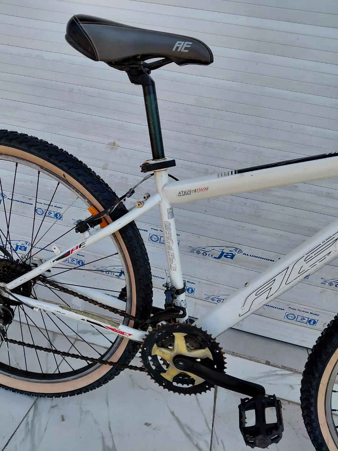 حجم 29  المعدن حديد ويالة المنيوم 3  × 6 سرعات من shimano السعر 200 الف شامل التوصيل     ✈يوجد توصيل لجميع المحافضات ✈ كركوك مدخل سايدين حي الاسرى والمفقودين  معرض ابو شيفان ( *********** )
