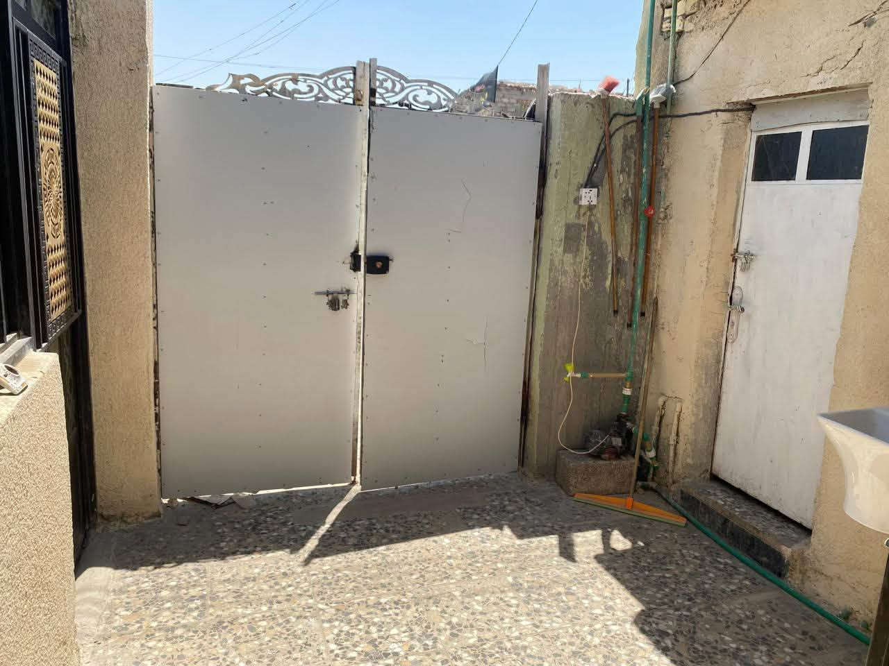 تحيه طيبه بيت للبيع مساحه ٨٥ مربع كامل خدمات منطقة حي البتول بحث العلمي بغداد مي كهرباء مجاري + تبليط نوع العقار واقع حال حالين البيت فارغ جاهز للسكن اي نقص مابي سعر جدن مناسب بس عل خاص متواجد على واتساب        ***********

