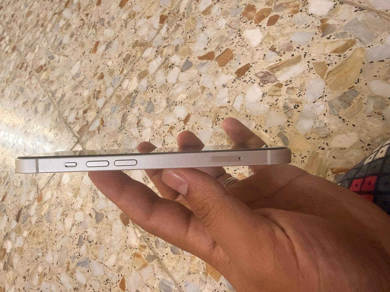 ايفون 13 عادي للبيع ذاكره 256 نضيف شاصي جدا، شريحة شغال، فيس ايدي شغال، مستبدل شاشه وبطاريه

السعر 315
المكان النجف
***********
