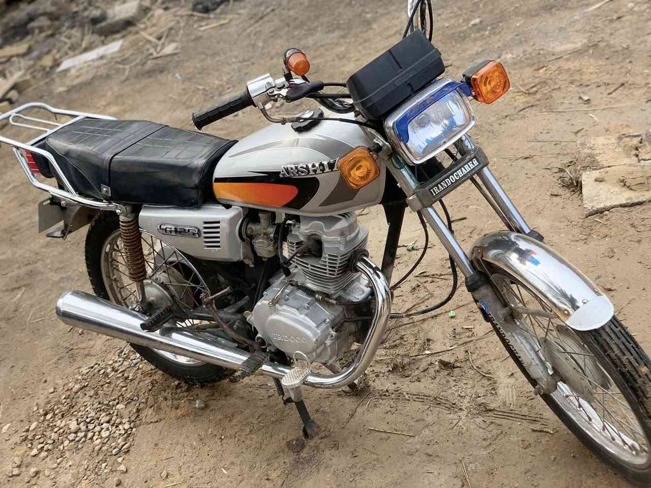 سلام عليكم داجه اربع كير اوراق اصولي 🎖️.ودراجه مثل ما تشوفون تخزين اخو اجديد✅. سعر 500الف  تصال فقط

***********
