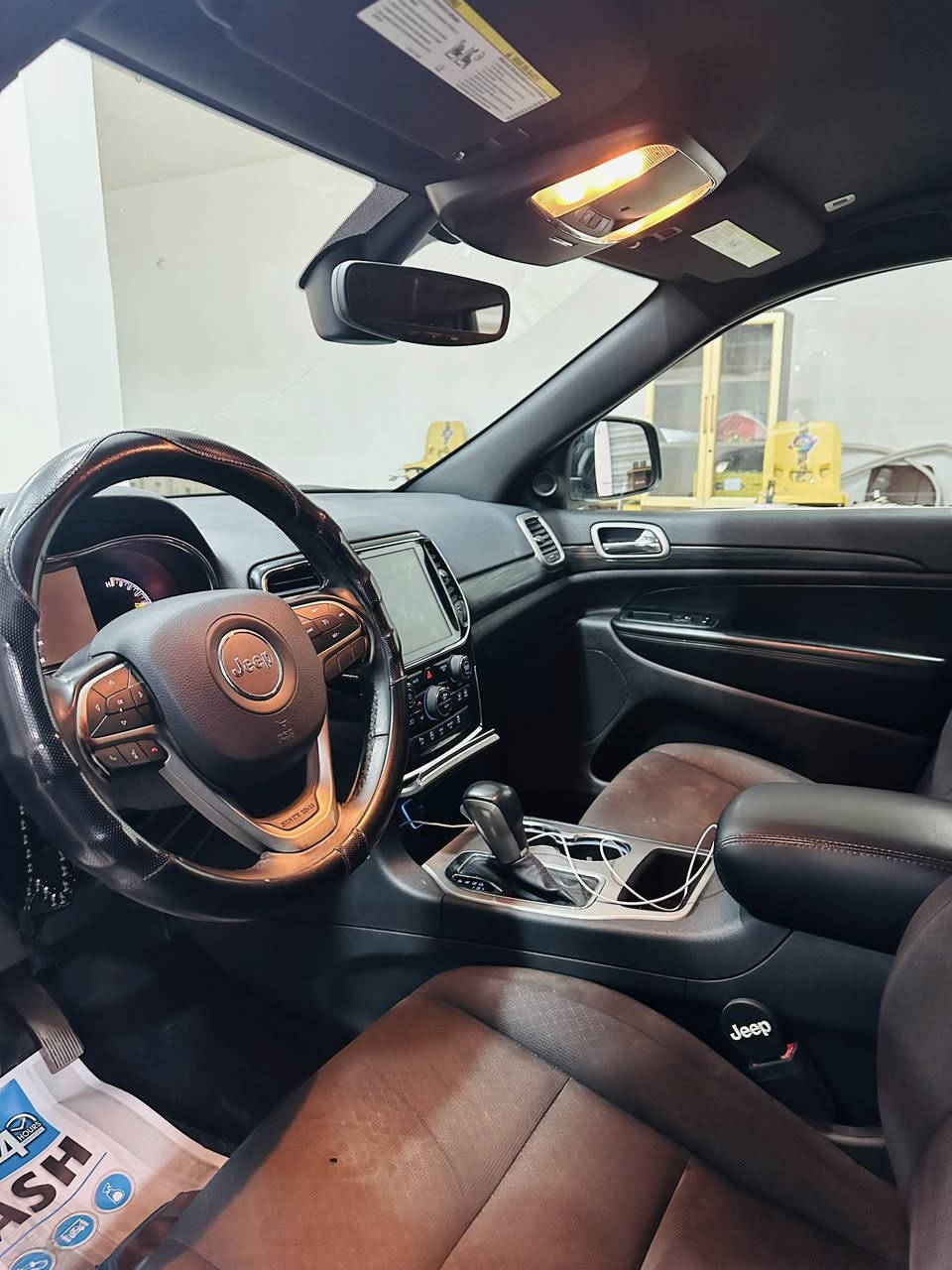 السلام عليكم …للبيع جيب كراند شيروكي 2019السيارة جديدة برغي ما ناقصة بدون ايرباك بيها سونار من المندلاوي بيها ربع البنيد صبغ حادث سطحي خفيف جدا تقريرها موجود مكانهة بالحلة سعرها ٢٣٥
مواصفاتها اوتو ستوب رادارات شاشة جبيرة ماشية ٦٤ الف مايل رقمها دهوك جديد تريد تحويل تريد وكالة 
للاستفسار ***********
