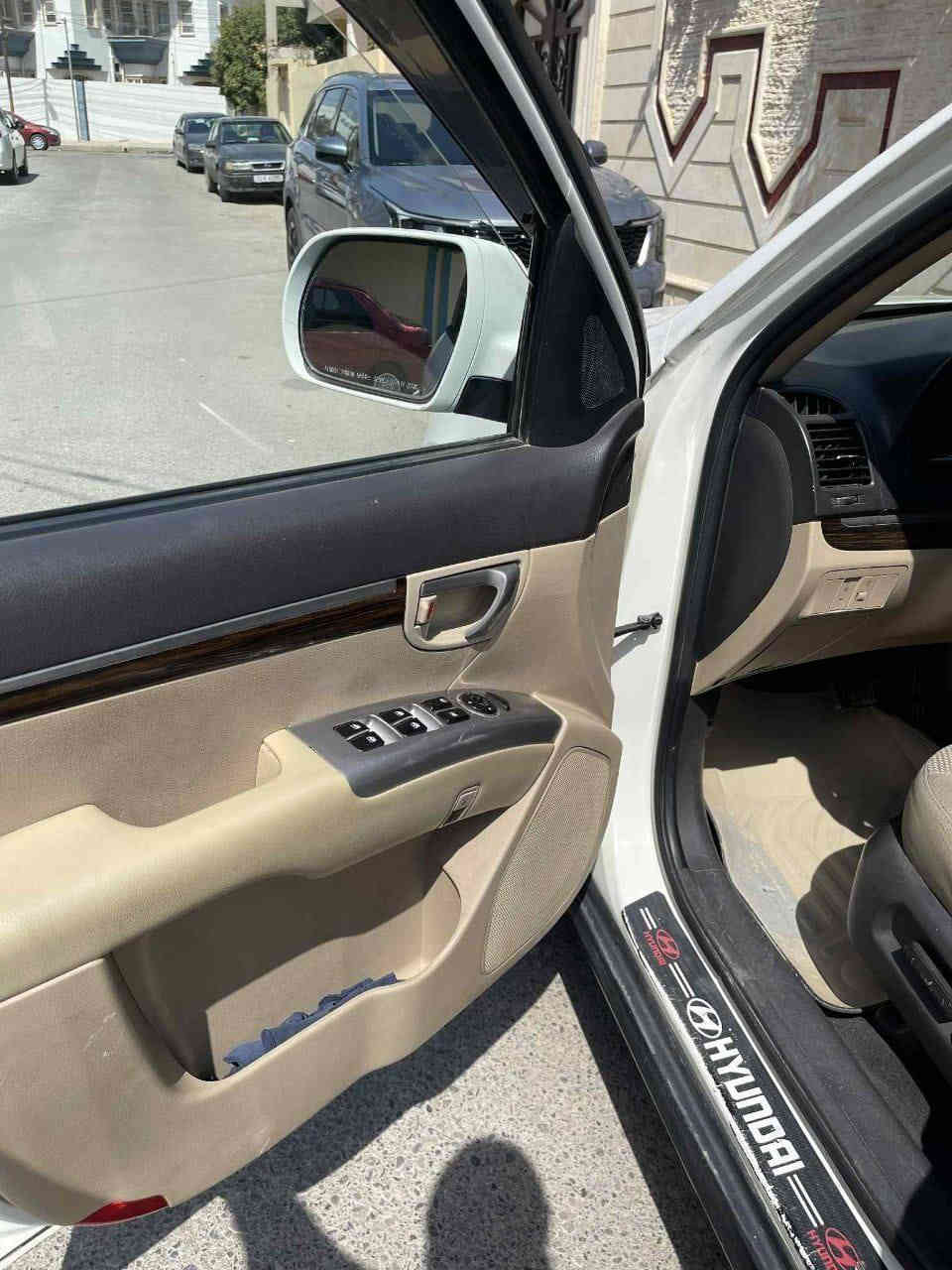 السلام عليكم للبيع سنتافي خليجي 2012  فول مواصفات محرك 4سلندر
149$ وبيها مجال 
*********** \ ***********
