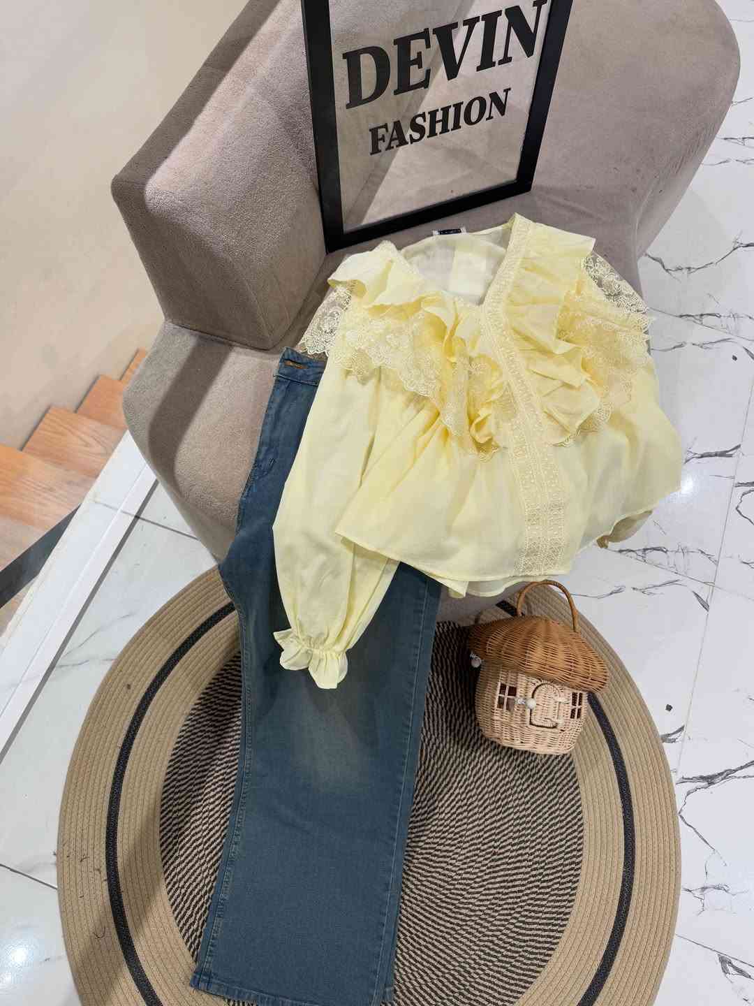 ⁨	⁨	قميص بتصميم دانتيل  كوالتي عالي 💕
 متوفر ب 4 الوان 🛍️
قياسات 36-44✨
 طول القميص 60cm✨
بنطرون كيلوت طول كامل 
قياسات 36-46
#اكسبلور_فولو #اكسبلور_explore #اكسبلورر #اكسبلور_ضيفونا #اكسبلور_العراق_السعوديه_الاردن_ايران_الكويت_طق_لايكات_كومنت_يلاا💙⁩⁩


**إذا كنت صاحب هذا الإعلان وتريد حذفه لأي سبب، رجاءا أرسل رسالة إلى الدعم الفني**
