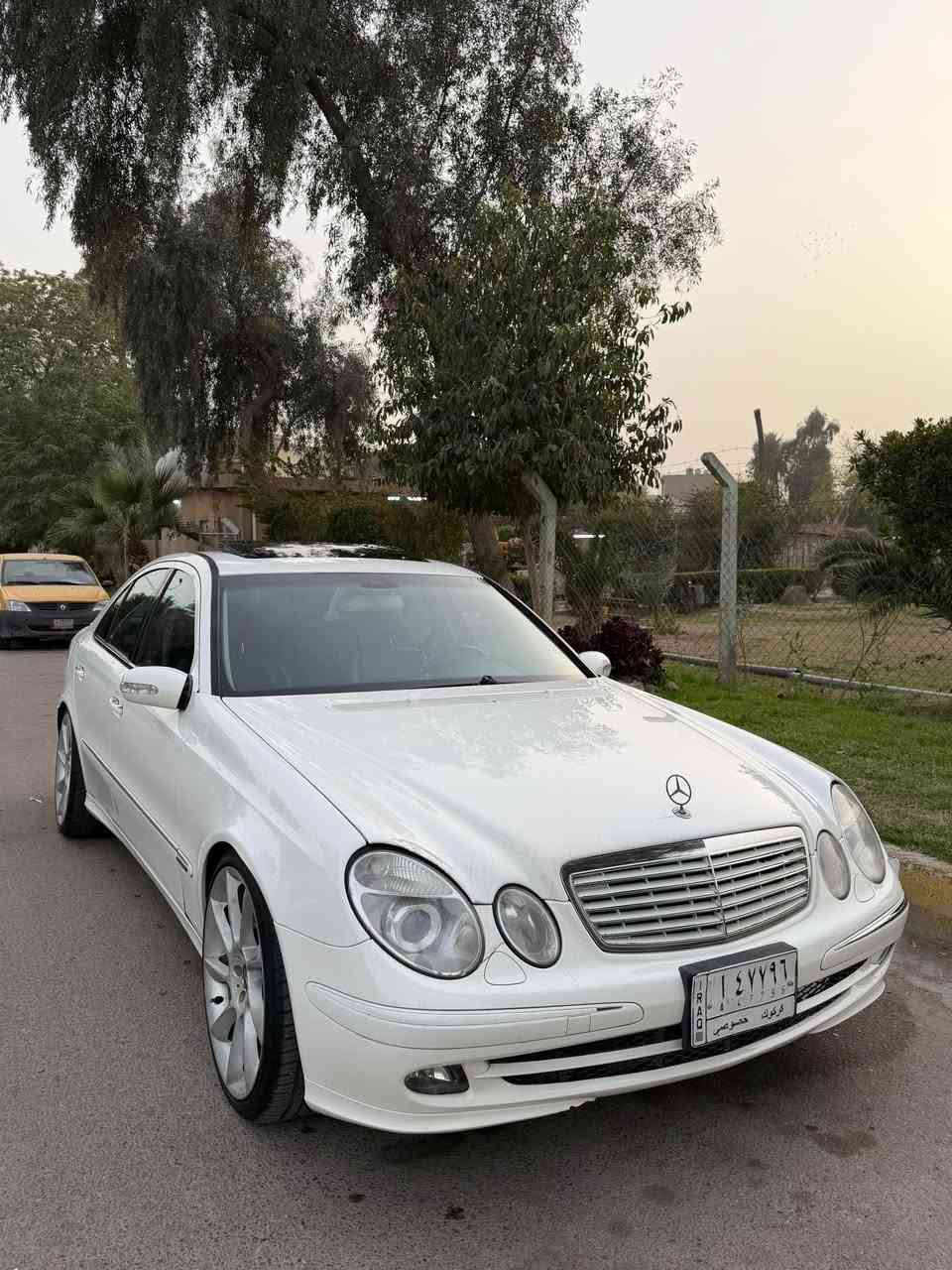للبيع فقط بدون مراوس بدون قسط 
مرسيدس 211 موديل  2005 اصل وارد يابان حجم 500 محرك V8 
بدون ضرر وحادث وصبغ ماشيه 150 الف سياره بلاديه وجاهزه 
محرك كير حداديته كهربائيات الخ .. 
فول موصفات 
سلايد روف طكتين : برده كهرباء :
لايت زنون عدسه : مري اشاير وشفط وترحيب : كشنات كهرباء وخرن وهيتر : كروز سرعه :شاشه اعطال : 
داخل جلد اسود : جام وصاج اخضر 
تحكم ستيرن :ستيرن كهرباء وهيتر 
ويل كب لورنسر حجم 20 اصلي وتخم تاير كونتيننتال الماني اصلي جديد رن فلات باتري منظومه بنزين الخ .. جدد باقي تفاصيله معروفه 

رقمه كركوك قرار 48 مفحوصه مرور وكمرك  وبيه كتاب تسجيل وسنويه عظم عاج ولوحات اصليه وملصق 
عليه فرق كمرك وبيه حجز مروري على التسجيل الجديد .وكاله مباشر 

مكانه بغداد الكاظميه 
والسعر 73 ورقه وبيه مجال بسيط 
اي استفسار رجاء الاتصال 
*********** بغداد, العراق
