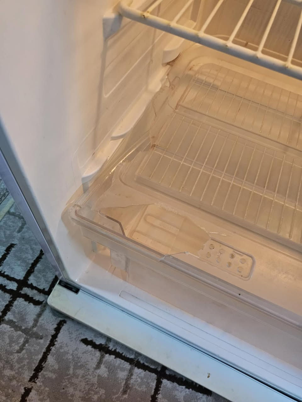 ثلاجه للبيع
كلش نظيفه
بيها كسر بسيط
مبين بالصوره
18قدم


**إذا كنت صاحب هذا الإعلان وتريد حذفه لأي سبب، رجاءا أرسل رسالة إلى الدعم الفني**