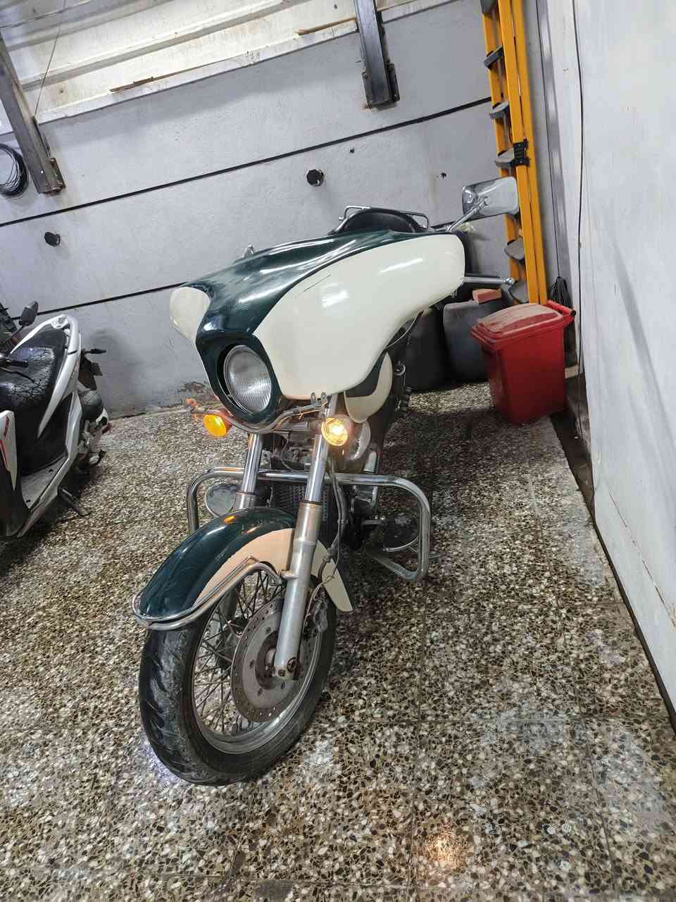 دراجه شادو 400 للبيع مرقم بغداد بسمي بيها نواقص قليله 16 ورقه وبيها مجال قليل ***********
