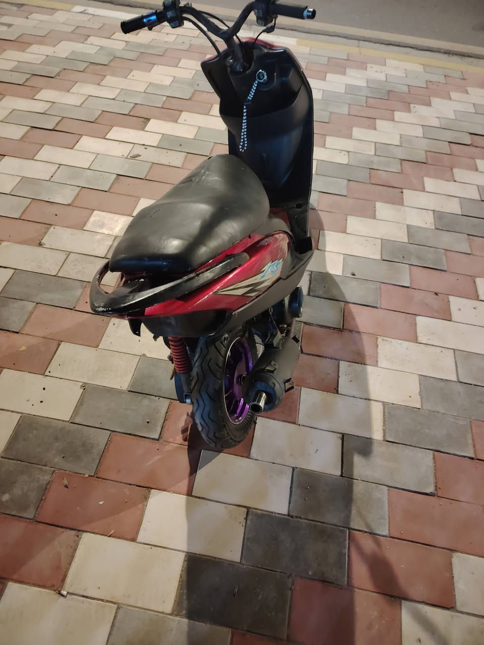 السلام عليكم ماكس عدله مزوده تزويد خارجي بوشه 49 محركه حلو الدراجه يرادله ترتيب السعر 450 وبيه مجال  غراضه كامله  الدراجه رقم *********** المكان كربلاء حي العامل
