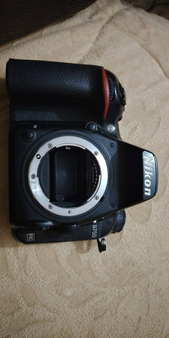 كامره نيكون 750D بدي للبيع
نضافه 90‎%‎

بدي وبطاريه وشاحنه وكيبل ناقل 

رايدها ب600 

مكاني بغداد مدينه الصدر


**إذا كنت صاحب هذا الإعلان وتريد حذفه لأي سبب، رجاءا أرسل رسالة إلى الدعم الفني**