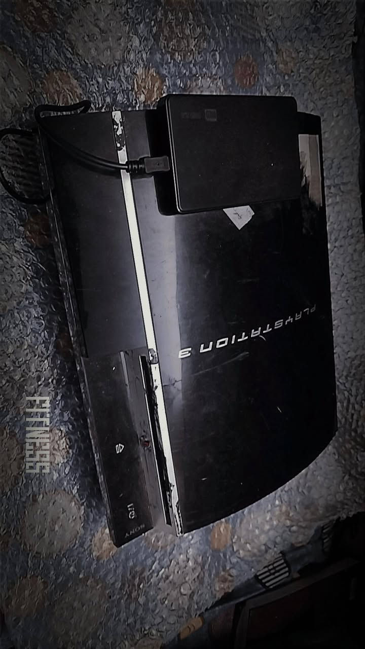 السلام عليكم
عندي بلي 4 و3 تفاصيل جوة 👇🏽.... 

بلي ٣ مهكر يجي ويا كامل ملحقاته ويا يدتين ويجي ويا هديه هارد بي ٥٠ لعبه بيه العاب قويه رايده قفله ب٧٥

بلي ٤ مهكر نضام قرص يجي ويا كامل ملحقات بي لعبتين بيس ١٨ و٢٦ نضيف مداخل صيانه رايده قفله ب٢٥٠ ويجي ويا يوبي اس ٨٥٠

للأستفسار خاص او على رقم ***********
